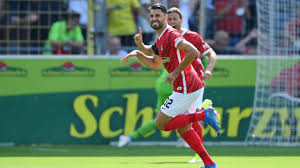 Freiburg bu sonuçla tarihinde ilk kez dortmund karşısında üst üste 2 galibiyet alırken, dortmund'u konuk etti son 3 bundesliga maçında da 6 kez ağları sarsmış oldu. Hga7qjjhmv0ukm