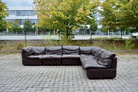sofá modular de cuero marrón de rolf