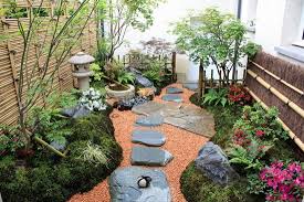 Un jardin japonais peut être soit richement végétalisé soit purement zen, donc dépouillé à l'extrême. Un Decor Japonais Dans Un Petit Jardin A L Ombre Gamm Vert