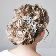 Perfect techniques will give you an elegant stylish updo. 20 Soft And Sweet Wedding Hairstyles For Curly Hair 2021