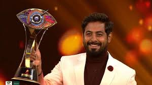 Full and final list of contestants this season. Aari Arjuna Lifts Bigg Boss Tamil 4 Trophy Host Kamal Haasan Gives Interesting Titles To Fellow Contestants Regional Cinema News India Tv