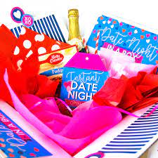 28 date night gift basket or box ideas
