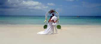 host your beach wedding at an all
