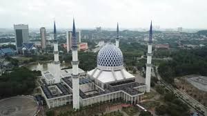 Hd00.14aerial mosque revealing time lapse view of sultan salahuddin abdul aziz shah mosque in selangor, malaysia from night to day. Aerial View Masjid Sultan Salahuddin Abdul Aziz Shah Blue Mosque Video By C Yuliang11 Stock Footage 210644636