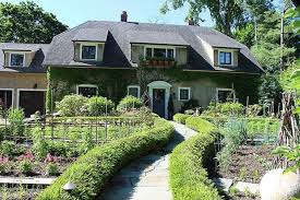Charming Cottage Vegetable Garden