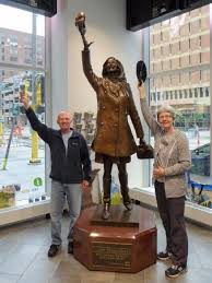 Mary tyler moore's tv legacy stretches far and wide — but among her most memorable onscreen moments is the iconic hat toss featured in the mary tyler moore show's opening sequence. Suggestions Directions Transit Cards Mary Tyler Moore Statue Review Of Minneapolis Visitors Information Minneapolis Mn Tripadvisor