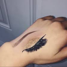 hand makeup art lipstiq