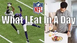 what a nfl player eats in a day you