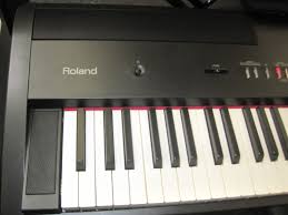 The roland fp 80 and the fp 90 are very similar keyboards, the main features are practically identical and even the keyboards look very similar, however, the real difference between both models is the incorporation of functions and feature enhancement that the roland fp 90 presents. Az Piano Reviews Review Roland Fp80 Digital Piano Portable Powerful
