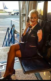 Hübsche stewardess