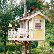 20 Amazing Tree House Designs For A