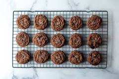 How long should cookies sit on cooling rack?