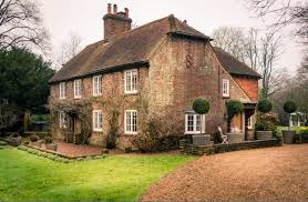 English Countryside House Breathing