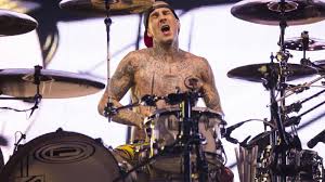 Also famous for his tattoos, he gives the reason for getting them, so he could never go and get a. Travis Barker Von Kourtney Begeistert