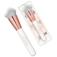 essence makeup brush angled foundation