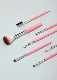 bright smile in pink makeup brushes