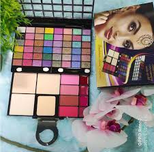 kiss touch make up pallet 9136