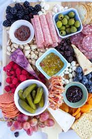 how to make a diy charcuterie board