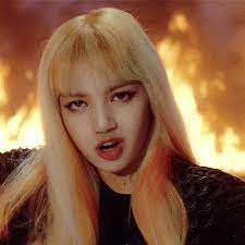 These fire spinners are very tenanted and it a pleasure to watch them playing. Playing With Fire Blackpink Tumblr Blackpink Playing With Fire Blackpink Blackpink Lisa