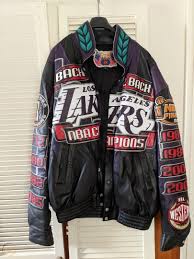 Los angeles — the lakers' championship ceremony took place in a mostly quiet arena without fans. La Lakers Official Handmade 2001 Championship Jeff Hamilton Leather Jacket 1935356893