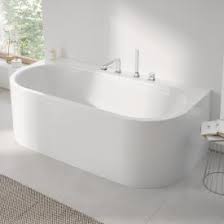 Skali hat hier eine weiße wunderschöne eckbadewanne mit integrierter duschecke entwickelt, was so manchen badezimmerliebhaber. Vorwand Badewannen Halb Freistehende Wannen Bei Reuter