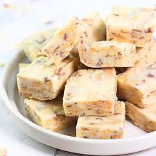 easy white chocolate fudge with almonds