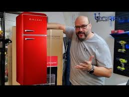 You might be surprised to find out that while it may seem that refrigerators use a lot of wattage, seeing as they are constantly on, they actually require less power consumption than other main electric appliances. Galanz Retro Refrigerator Youtube