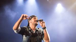 Rain Cant Stop The Unsinkable Luke Bryan And His Crowd At