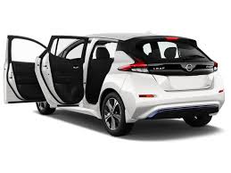 2022 nissan leaf review ratings specs