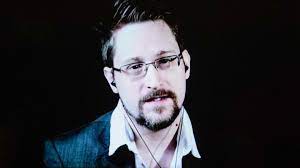 Edward Snowden ist jetzt Russe. Muss er nun in der Ukraine kämpfen? |