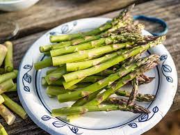 why does asparagus make your smell
