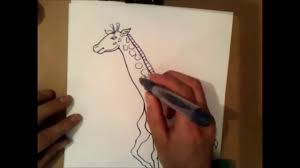 Pour dessiner une belle girafe dans un style cartoon, ces détails sont secondaires, mais pour élaborer un dessin réaliste, ils ont leur importance. Comment Dessiner Une Girafe Youtube