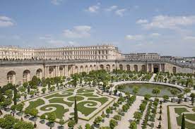 The domaine of the château de versailles covers over 800 hectares; The Musical Gardens At The Chateau De Versailles Spectacles