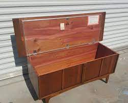 Homegardenshed.com has been visited by 10k+ users in the past month Sold Lane Mid Century Modern Vintage Cedar Chest Blanket Chest 5997 50 Size 53 W X 18 D X 20 75 H 395 Vintage Cedar Chest Cedar Chest Blanket Chest