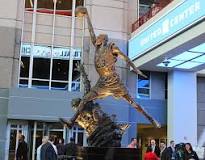 is-michael-jordan-statue-still-in-front-of-the-united-center