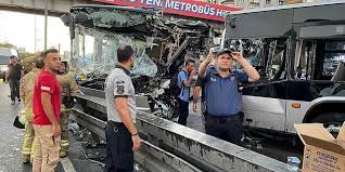 Son Dakika: Avcılar'da metrobüsler çarpıştı: 99 yaralı