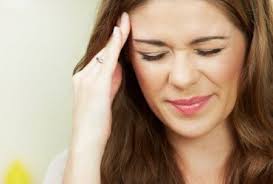 Други симптоми са повишена чувствителност към светлина и шум. Prichini Za Glavobolie V Tila Simptomi Bg