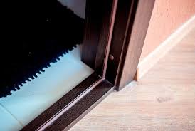 Как утеплить входную дверь в квартире (металлическую, деревянную) своими руками: полезные советы и инструкции