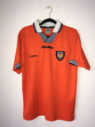 Ray charnley, blackpool fc centre forward from when i first saw the team. Blackpool Home Camisa De Futebol 1997 1999