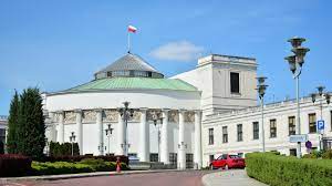 Za głosowało 386 posłów, przeciw było 33. Posiedzenie Sejmu Poslowie Zajma Sie Ustawa Covidowa