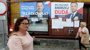 Jej dzieci nagrały mężczyznę, który groził podpaleniem, ponieważ zauważył plakat wyborczy rafała trzaskowskiego na posesji pani katarzyny. Polen Vor Der Stichwahl Zdfheute