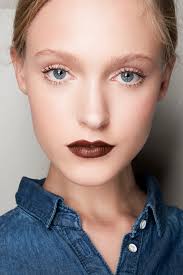 how to wear brown lipstick without