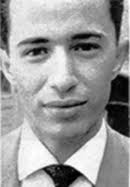 Mohammed Seddik Benyahia naquit le 30 janvier 1932 à Jijel. Il effectua des études et réussit à obtenir une licence en droit à l&#39;Université d&#39;Alger. - 55510