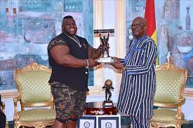 Iron Biby, l'homme le plus fort du monde présente ses trophées au président  du Faso. - aouaga.com Photos