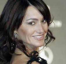 Visit nadia comaneci's profile, read the full biography, see the number of olympic medals, watch videos and read all the latest news. 50 Geburtstag 10 0 Nadia Comaneci Die Traumfrau Des Turnens Welt