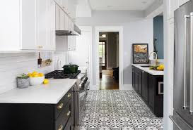 Homeadvisor's kitchen cabinet cost estimator lists average price per linear foot for new kitchen cabinets range widely from $100 to $1,200 per linear foot. White Top Cabinets Black Bottom Cabinets Design Ideas