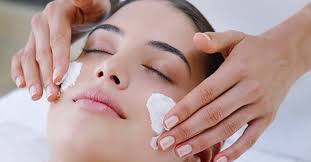 Such a beauty center is visited by people who want to relieve tension and get pleasure through spa treatments, massage, wraps, water sessions, aromatherapy, and so on. Bring The Salon To You With These Mobile Beauty Services In Dubai