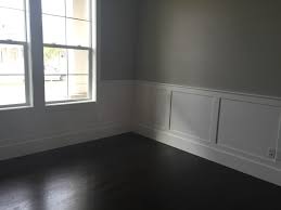 what color floors go with gray walls
