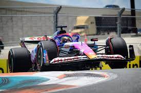 https://www.motorsport.com/f1/news/ricciardo-hit-the-wall-twice-in-awesome-miami-f1-sprint-qualifying/10606547/ gambar png
