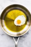 Can you cook eggs with olive oil?